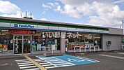 【コンビニエンスストア】ファミリーマート 和歌山小雑賀店まで724ｍ