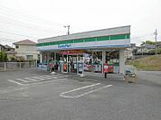 【コンビニエンスストア】ファミリーマート西取手店まで857ｍ