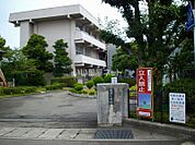【小学校】新居浜市立高津小学校まで1025ｍ