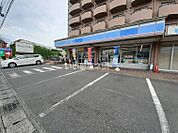 【コンビニエンスストア】ローソン作陽高校前店まで419ｍ
