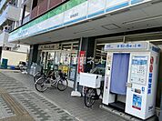 【コンビニエンスストア】ファミリーマート 俊徳道店まで599ｍ