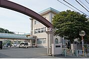 【小学校】津田小学校まで2251ｍ