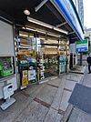 【コンビニエンスストア】ファミリーマート新宿十二社店まで498ｍ