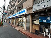 【コンビニエンスストア】ローソン新宿山吹町店まで444ｍ