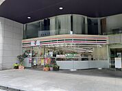 【コンビニエンスストア】セブンイレブン西新宿新和ビル店まで426ｍ
