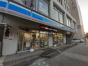 【コンビニエンスストア】ローソン新宿坂町店まで161ｍ