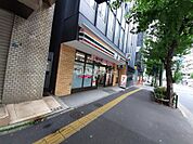 【コンビニエンスストア】セブンイレブン新宿五丁目靖国通り店まで175ｍ