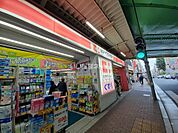 【ドラッグストア】ココカラファイン大久保駅前店まで514ｍ