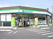 【コンビニエンスストア】ファミリーマート 松阪駅部田店まで1024ｍ