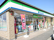 【コンビニエンスストア】ファミリーマート 伊勢竹ケ鼻町店まで574ｍ