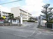 【小学校】防府市立新田小学校まで648ｍ