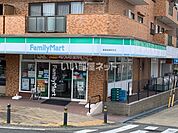 【コンビニエンスストア】ファミリーマート 鶴巻温泉駅前店まで799ｍ