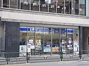【コンビニエンスストア】ローソン クオール代々木駅前店まで335ｍ