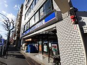 【コンビニエンスストア】ローソン早稲田町店まで480ｍ