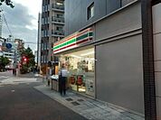 【コンビニエンスストア】セブンイレブン 千代田岩本町2丁目店まで147ｍ