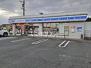【コンビニエンスストア】ローソン久居戸木店まで1091ｍ