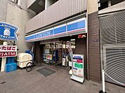【コンビニエンスストア】ローソン新大久保店まで563ｍ