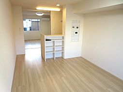 コンフィアンス 105 1階1LDKのリビング/ダイニング