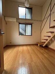 アールフラット中落合 103 1階ワンルームのリビング/ダイニング