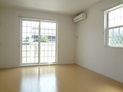 モデルンロイテ 102 1階ワンルームのリビング/ダイニング