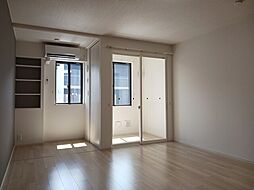 ソラーナ 102 1階ワンルームのリビング/ダイニング