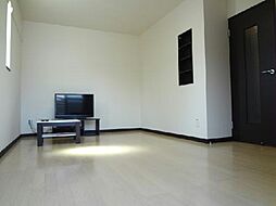 クレイノショコラーデ 201 2階1Kのリビング/ダイニング