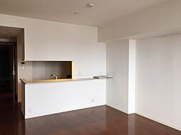 ヨコハマタワーリングスクエア　ザ・イースト 2302 23階3LDKのリビング/ダイニング