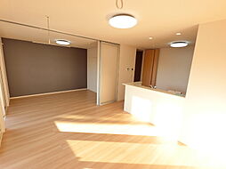 カトルセゾン 105 1階2LDKのリビング/ダイニング