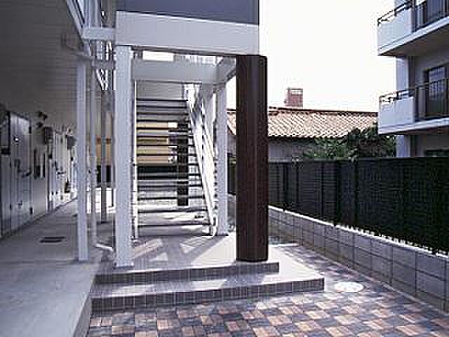 6 / 12