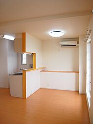 ヨウキIII 203 2階1LDKのリビング/ダイニング