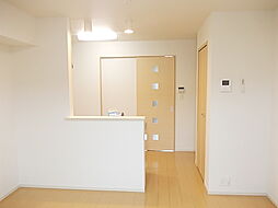 サン・ミルキII 204 2階1LDKのリビング/ダイニング