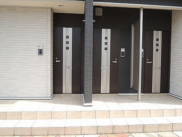 マーベラス・ヒル 1階 | 埼玉県北本市深井 賃貸マンション 玄関