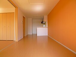 東武伊勢崎線 館林駅 徒歩35分の賃貸アパート 2階2LDKのリビング/ダイニング