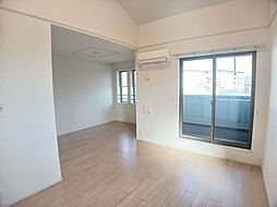 近鉄京都線 富野荘駅 徒歩18分の賃貸アパート 2階1LDKのリビング/ダイニング