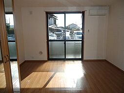 リヴェール 1階1Kのリビング/ダイニング