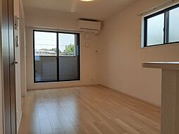 三岐鉄道三岐線 三里駅 徒歩6分の賃貸アパート 2階2LDKのリビング/ダイニング