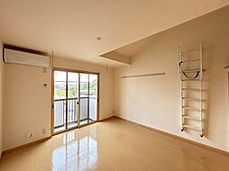 ヴィクトワール 203 2階1Kのリビング/ダイニング