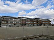 【小学校】八幡小学校まで750ｍ