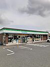 【コンビニエンスストア】ファミリーマート伊勢崎高校前まで400ｍ