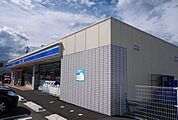 【コンビニエンスストア】ローソン御殿場新橋東店まで800ｍ