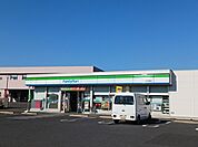 【コンビニエンスストア】ファミリーマート　城東店まで660ｍ