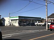【コンビニエンスストア】ファミリーマート　大宮御蔵店まで500ｍ