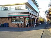 【コンビニエンスストア】セブンイレブン埼玉吉川南店まで550ｍ
