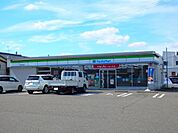 【コンビニエンスストア】ファミリーマート桑名安永東店まで1100ｍ
