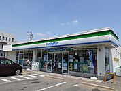 【コンビニエンスストア】ファミリーマート鈴鹿ホンダ前店まで260ｍ