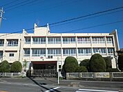 【小学校】日進小学校まで1100ｍ