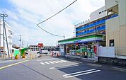 【コンビニエンスストア】ファミリーマート 毛呂山埼玉医まで350ｍ