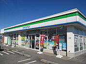 【コンビニエンスストア】ファミリーマート鹿沼幸町店まで700ｍ