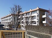 【小学校】真岡西小学校まで1090ｍ