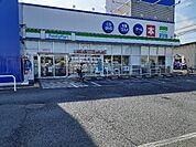 【コンビニエンスストア】ファミリーマート下野石橋店まで600ｍ